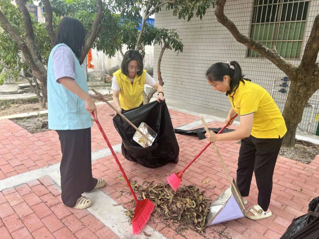 九游娱乐官网：九游娱乐app：“百千万工程”之环保助力——香市小学家长志愿服务队协助陈家埔村四小园环境整治和护理活动(图4)